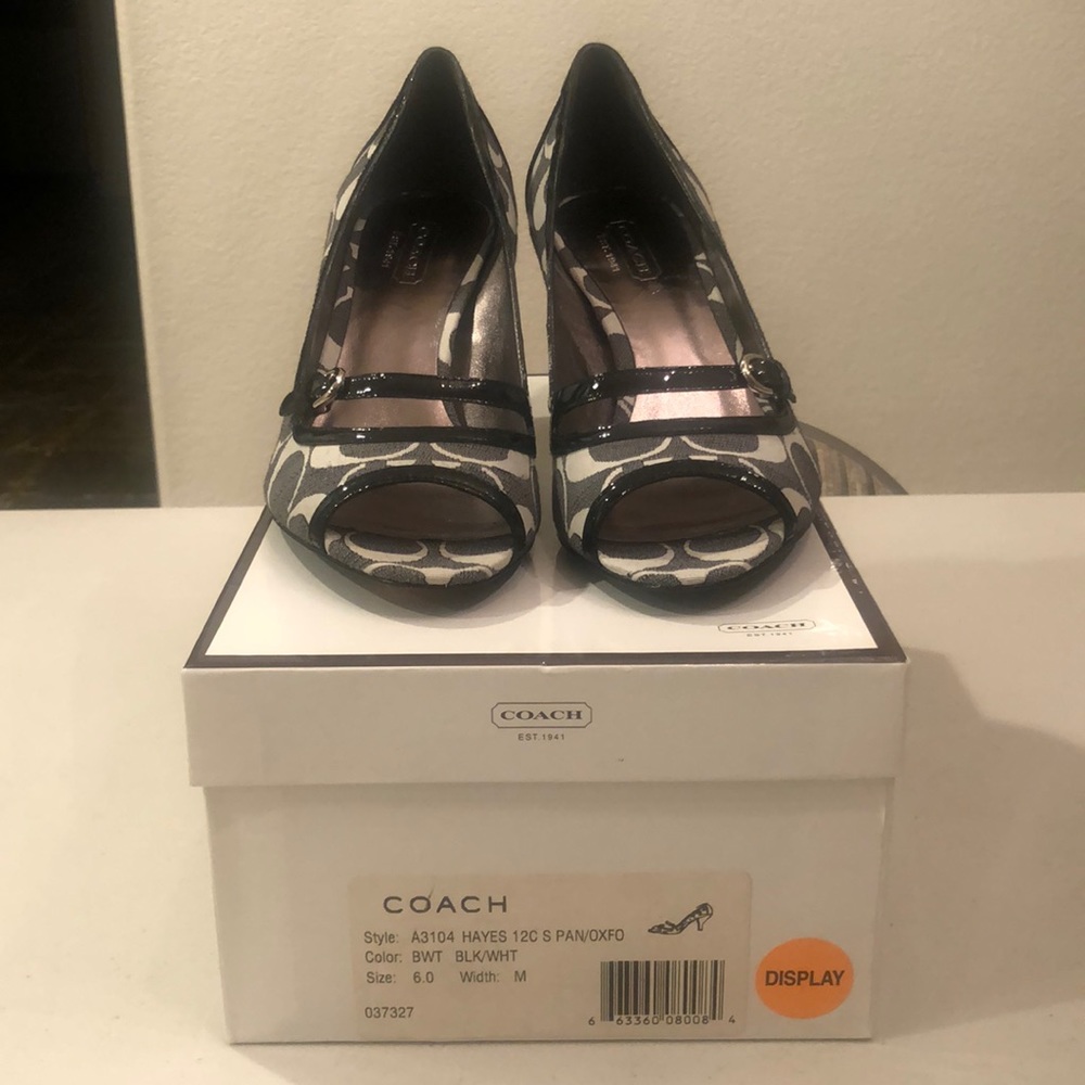 Coach Hayes BLK/WHT Peep Toe Pump Heels Size 6
